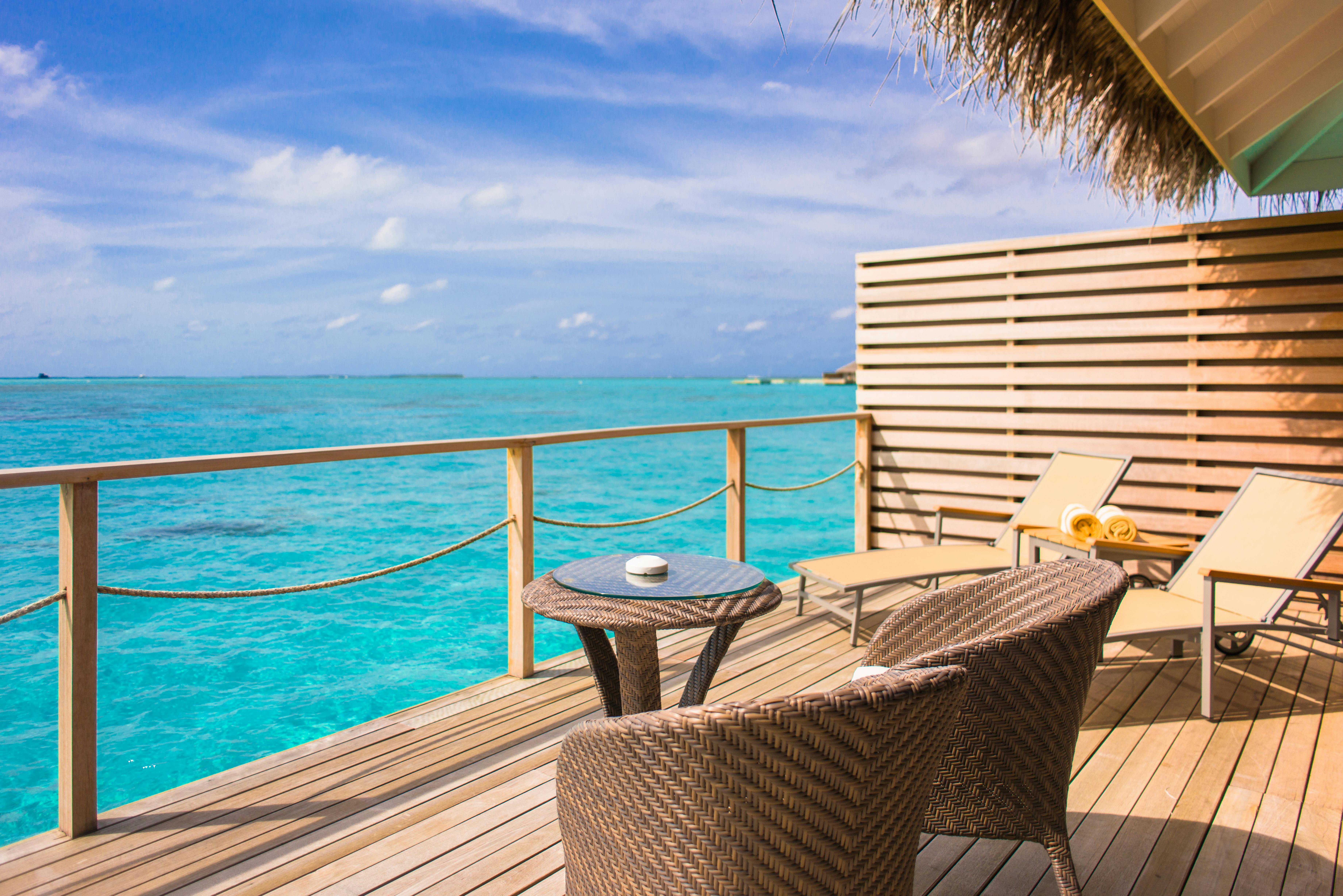 decking kompozit per beach barin tuaj